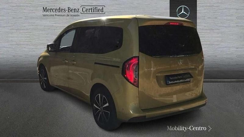 Usado Mercedes 180 116 CV (85 kW) 2025 Amarillo Berlina