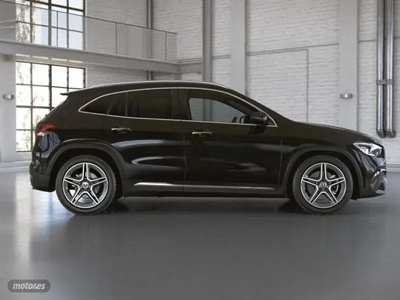 Usado Mercedes GLA200 AMG line 163 CV (119 kW) 2023 Negro SUV