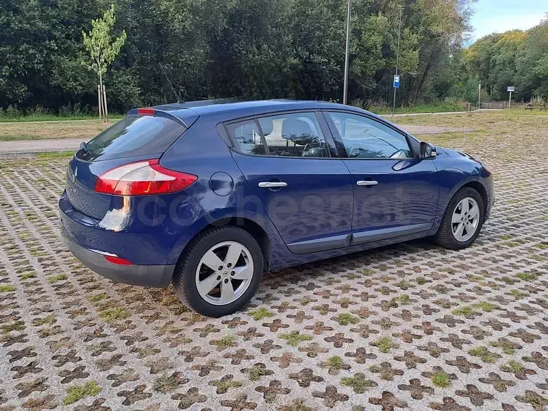 Usado Renault Mégane Dynamique 110 CV (80 kW) 2009 Azul Berlina