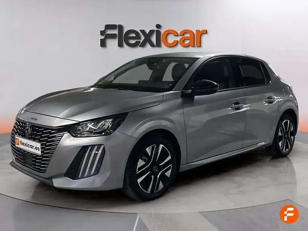 Usado Peugeot 208 Allure 101 CV (74 kW) 2025 Gris Utilitario