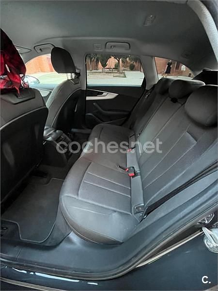 Usado Audi A4 Advanced Plus 136 CV (100 kW) 2019 Gris / plata Familiar