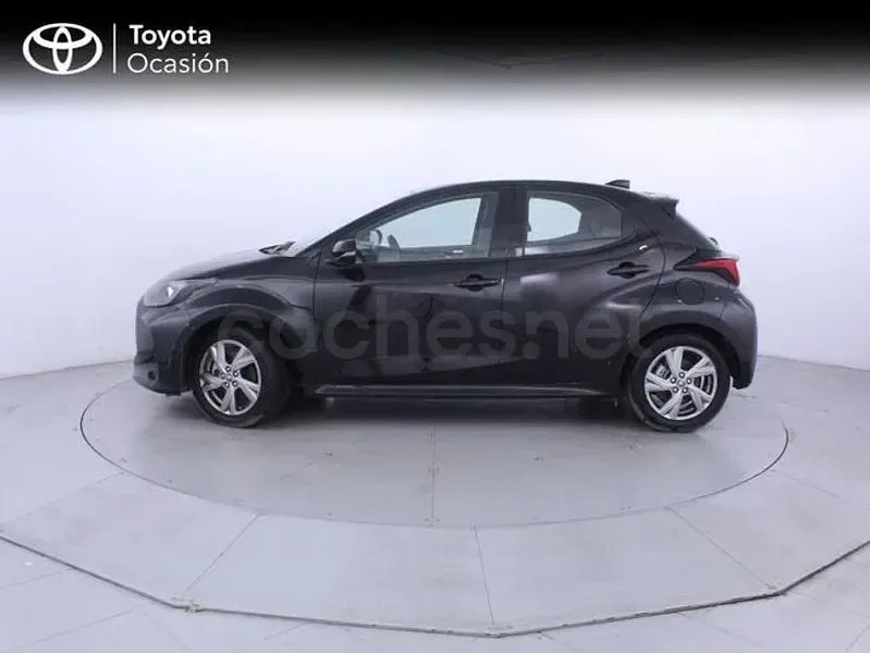Usado Toyota Yaris Hybrid Active 116 CV (85 kW) 2025 Negro Berlina