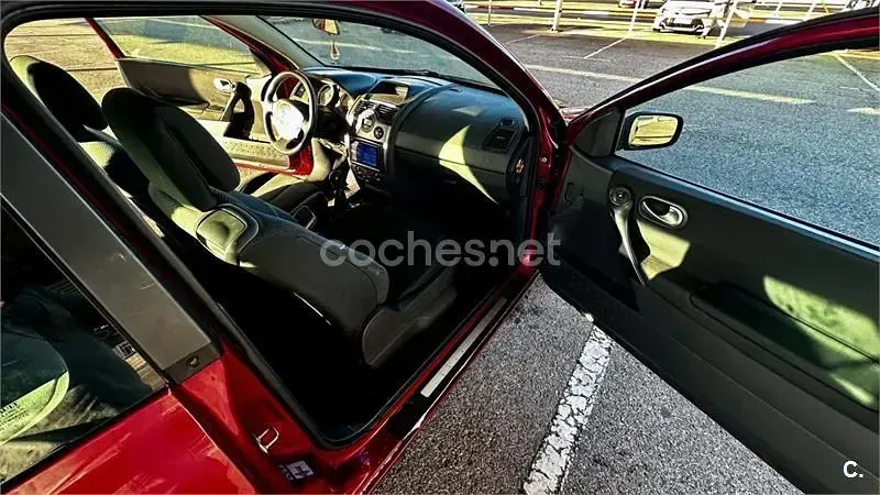 Usado Renault Mégane Extreme 120 CV (88 kW) 2006 Rojo Berlina