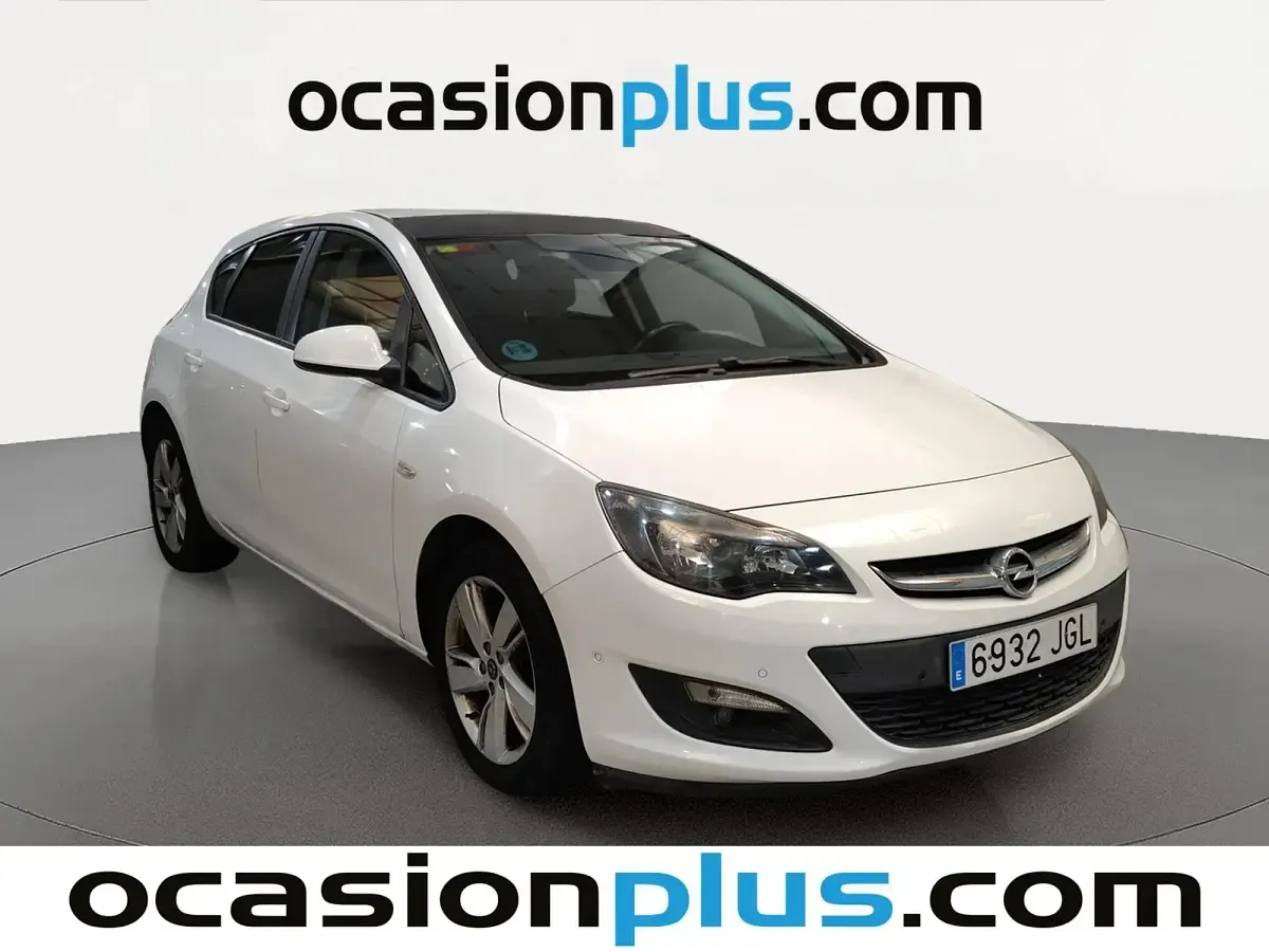 Usado Opel Astra Selective 140 CV (102 kW) 2015 Blanco Utilitario