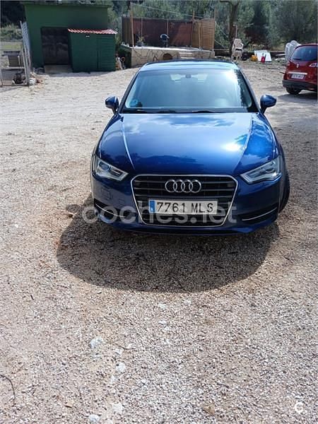 Usado Audi A3 Attraction 110 CV (80 kW) 2014 Azul Berlina