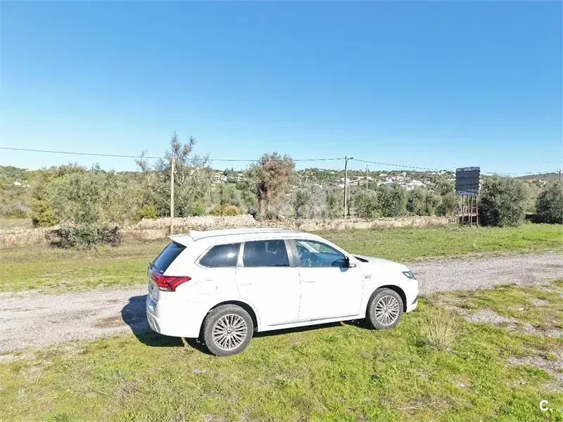 Usado Mitsubishi Outlander P-HEV Motion 224 CV (164 kW) 2018 Blanco SUV