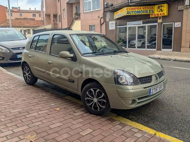 Verde Usado 2002 Renault Clio II Expression Berlina | 2900 € (Un poco caro) - Imagen 1/4