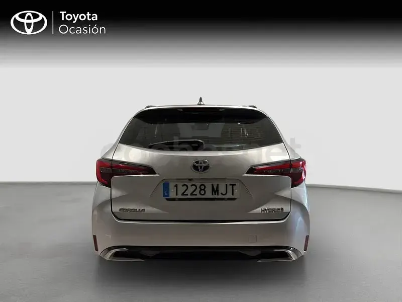 Usado Toyota Corolla Active 140 CV (102 kW) 2023 Gris / plata Familiar