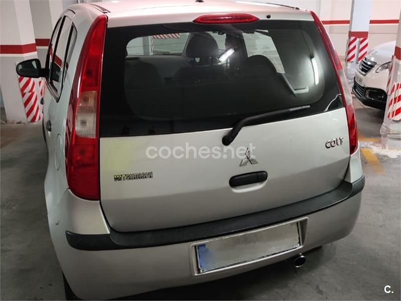 Usado Mitsubishi Colt Invite 95 CV (69 kW) 2006 Gris / plata Monovolumen