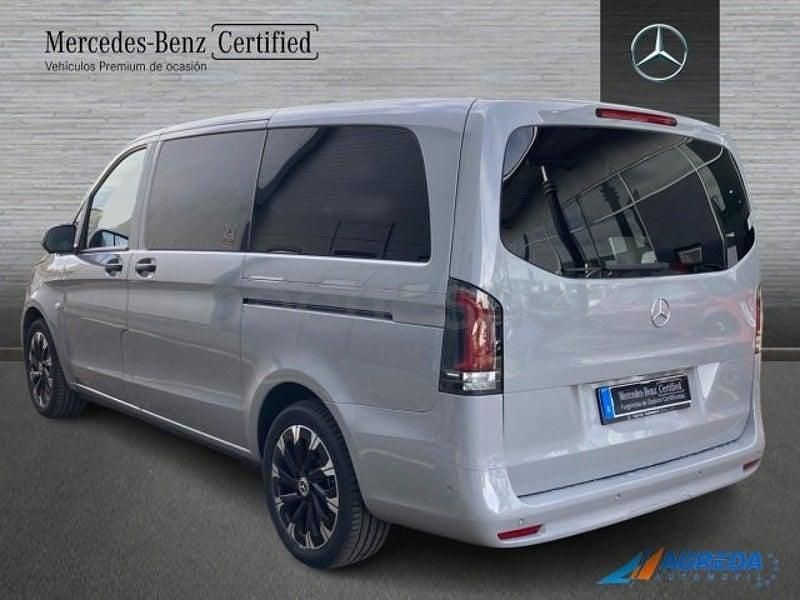 Usado Mercedes Vito 136 CV (100 kW) 2024 Gris / plata Van