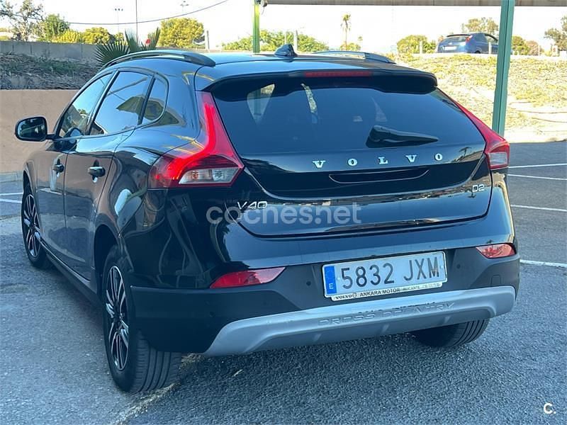 Negro Usado 2017 Volvo V40 CC Momentum Familiar | 17.500 € (Precio justo) - Imagen 1/4