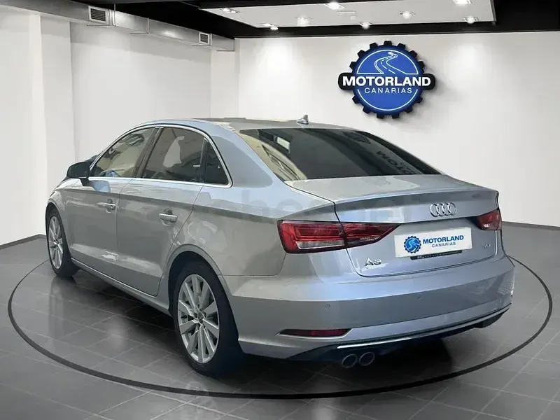 Usado Audi A3 Premium 150 CV (110 kW) 2017 Gris / plata Berlina