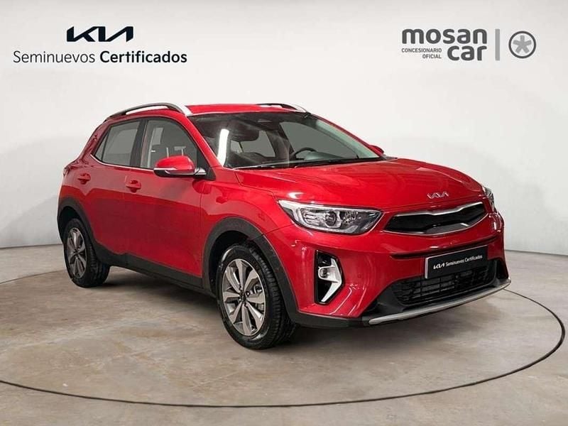 Nuevo Kia Stonic 101 CV (74 kW) 2025 Rojo SUV