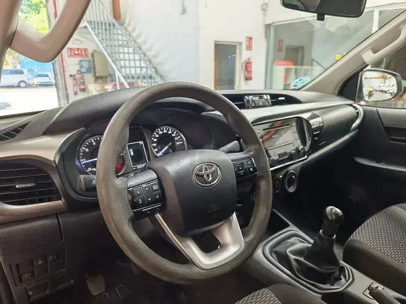 Usado Toyota HiLux 150 CV (110 kW) 2022 Blanco Pickup/Camioneta