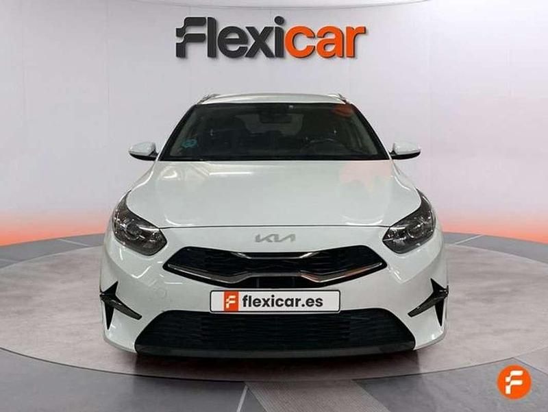 Usado Kia Ceed 120 CV (88 kW) 2022 Blanco Utilitario