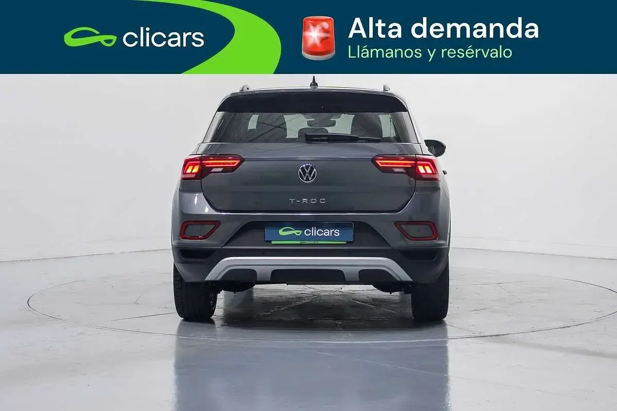 Usado VW T-Roc Life 116 CV (85 kW) 2022 Gris SUV