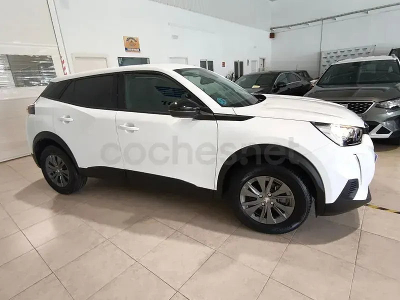 Usado Peugeot 2008 Active 110 CV (80 kW) 2022 Blanco SUV