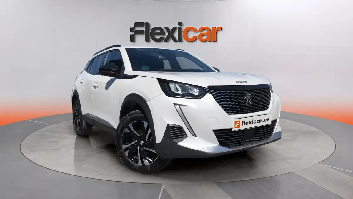 Usado Peugeot 2008 Allure 131 HP (96 kW) 2023 SUV