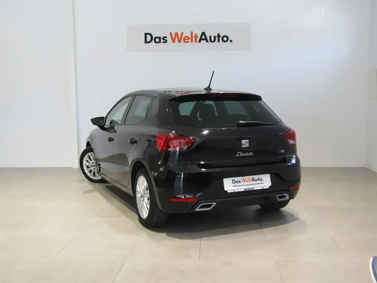 Usado Seat Ibiza FR 110 CV (80 kW) 2022 Negro Utilitario