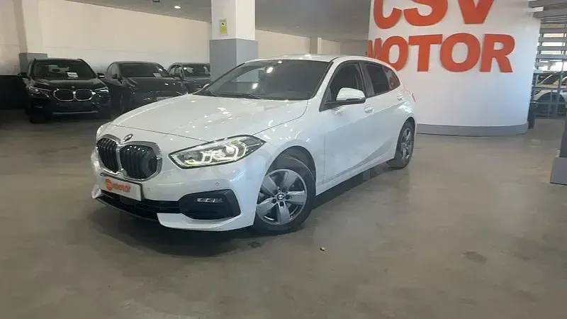 Usado BMW 118 Comfort Edition 150 CV (110 kW) 2021 Blanco Berlina