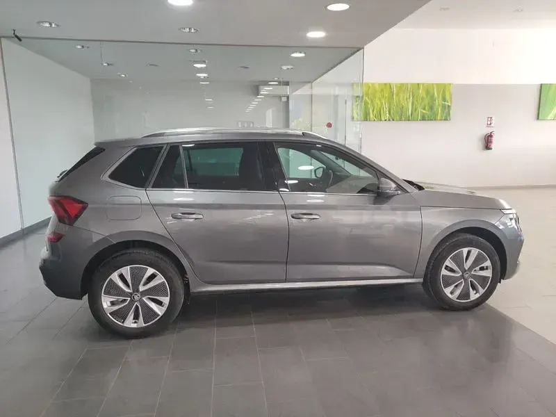 Usado Skoda Kamiq 115 CV (84 kW) 2025 Gris / plata SUV