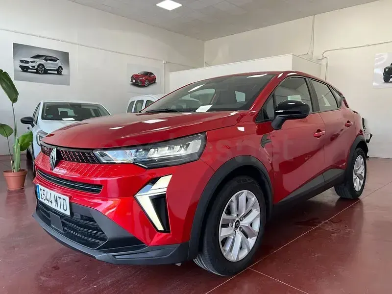 Usado Renault Captur Evolution 100 CV (73 kW) 2024 Granate SUV