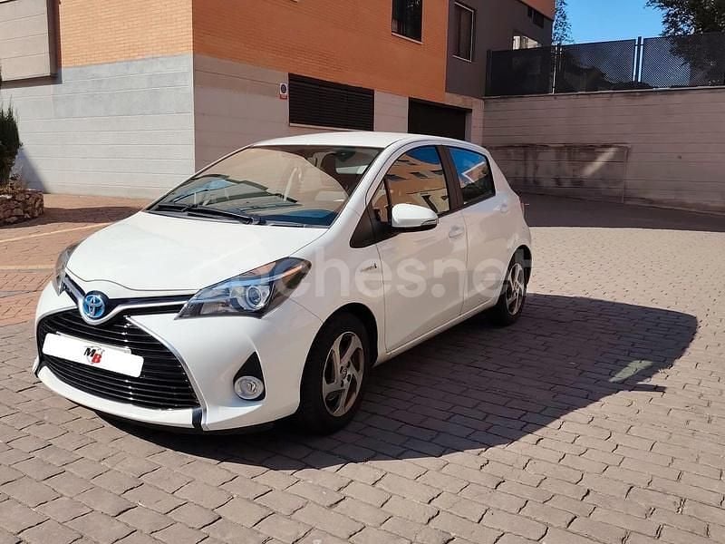 Blanco Usado 2016 Toyota Yaris Hybrid Advance Berlina | 13.300 € (Precio justo) - Imagen 1/4