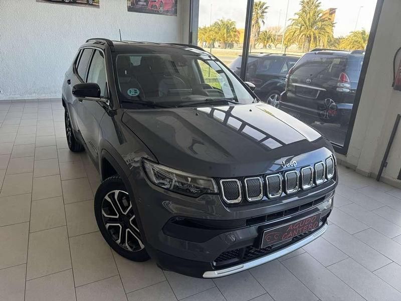Usado Jeep Compass 131 CV (96 kW) 2021 Gris SUV