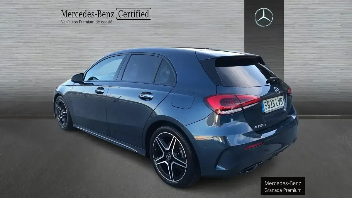 Usado Mercedes A200 AMG line 150 CV (110 kW) 2021 Azul denim Berlina