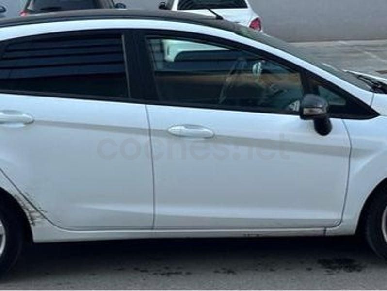 Usado Ford Fiesta Titanium 95 CV (69 kW) 2010 Blanco Utilitario