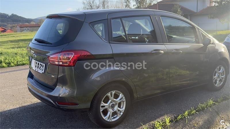 Usado Ford B-MAX Titanium 105 CV (77 kW) 2017 Gris / plata Monovolumen