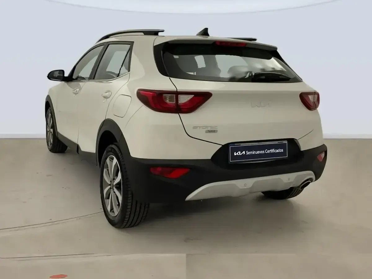 Usado Kia Stonic 100 CV (73 kW) 2025 Blanco SUV