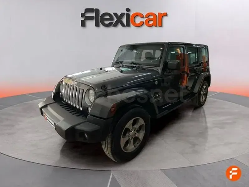 Usado Jeep Wrangler Unlimited Sahara 200 CV (147 kW) 2017 Gris / plata SUV