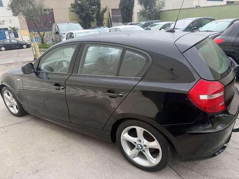 Usado BMW 116 Sport Line 122 CV (89 kW) 2011 Negro Utilitario