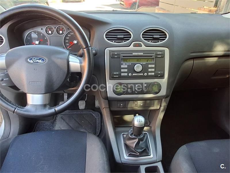 Usado Ford Focus Sport 115 CV (84 kW) 2006 Gris / plata Berlina