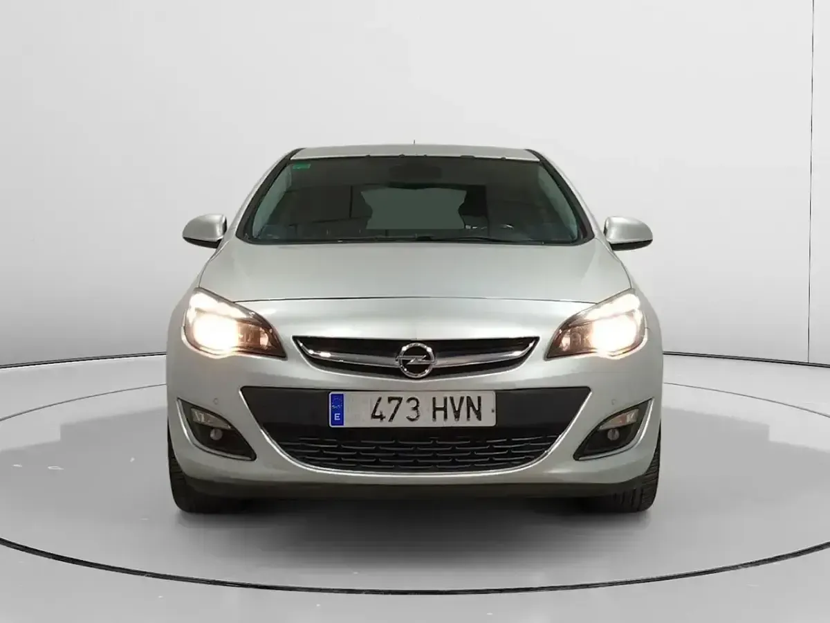 Usado Opel Astra Selective 131 CV (96 kW) 2014 Gris Berlina