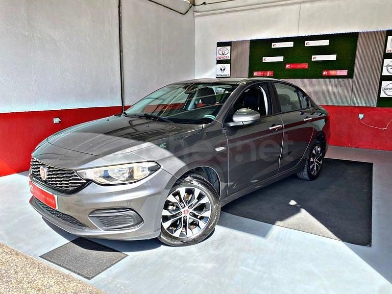 Usado Fiat Tipo Lounge 120 HP (88 kW) 2017 Cinzento Sedan