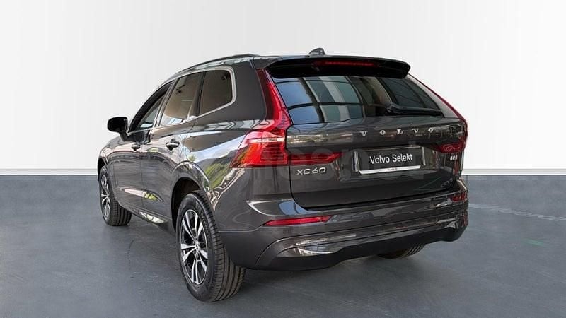 Usado Volvo XC60 Core 250 CV (183 kW) 2025 Gris / plata SUV
