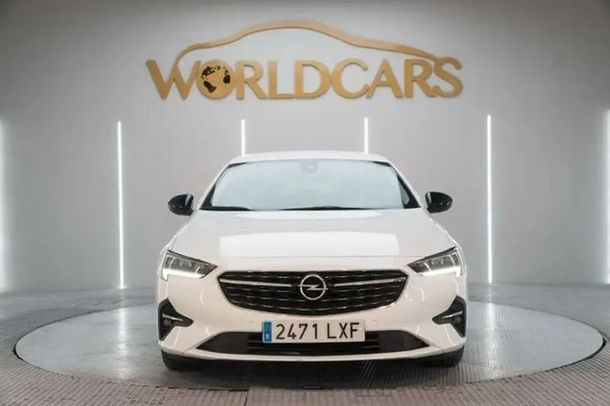 Usado Opel Insignia Business 122 CV (89 kW) 2022 Blanco Berlina