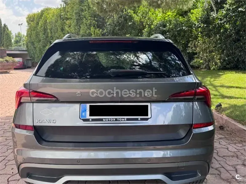 Usado Skoda Kamiq Sport 150 CV (110 kW) 2023 Gris / plata SUV