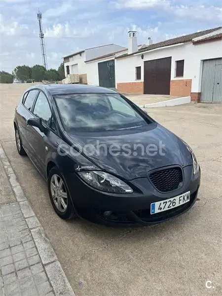 Usado Seat Leon Reference 105 CV (77 kW) 2007 Negro Utilitario