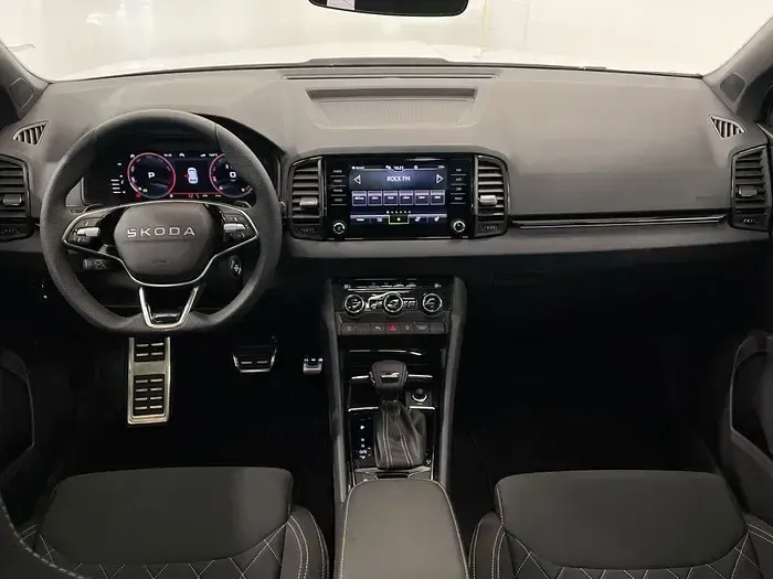 Usado Skoda Karoq SportLine 150 CV (110 kW) 2025 Blanco SUV