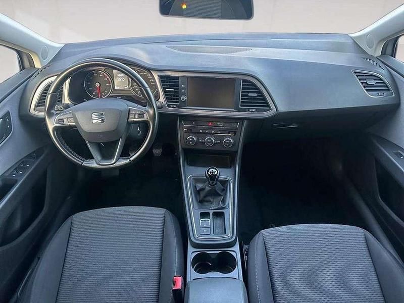 Usado Seat Leon ST Style 125 CV (91 kW) 2018 Gris Familiar