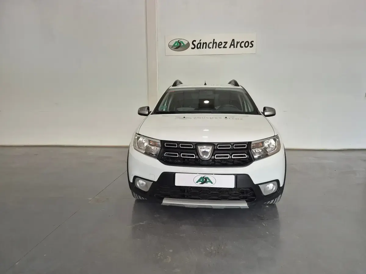 Usado Dacia Sandero Lauréate 90 CV (66 kW) 2017 Blanco Utilitario