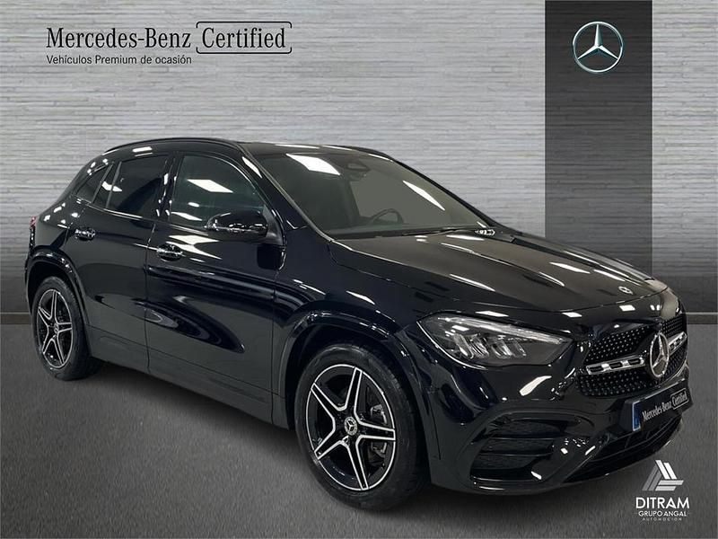 Usado Mercedes GLA200 AMG line 150 CV (110 kW) 2025 Negro SUV
