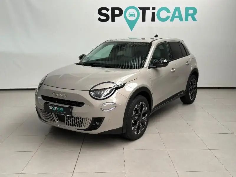 Beige Nuevo 2024 Fiat 600 | 29.990 € - Imagen 1/4