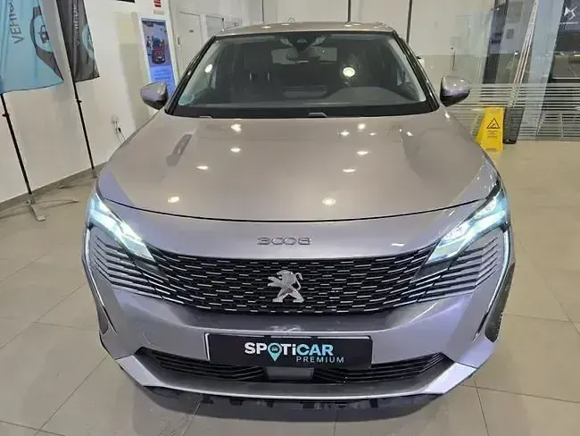 Usado Peugeot 3008 Allure 130 CV (95 kW) 2021 Gris / plata SUV