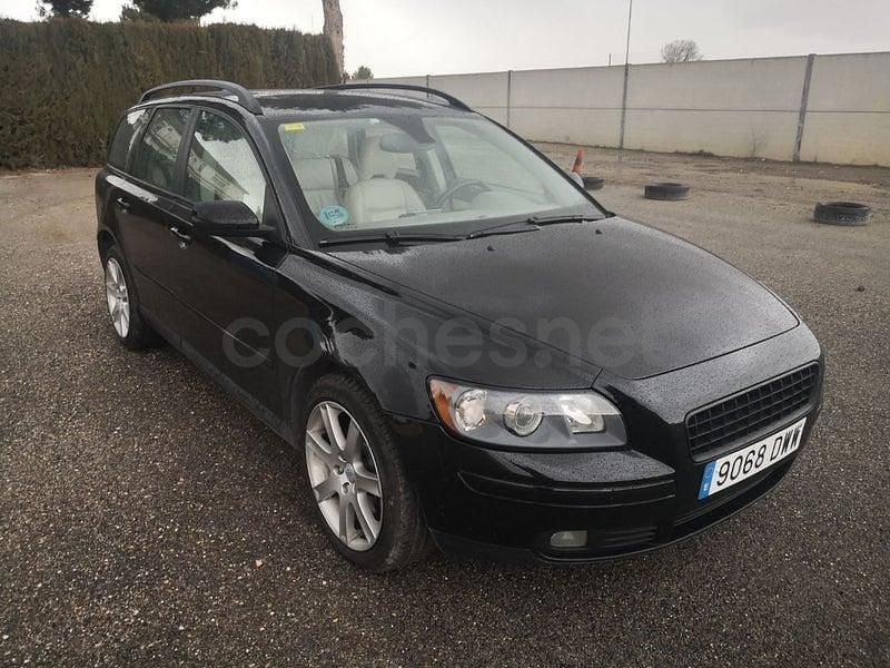 Usado Volvo V50 Summum 170 CV (125 kW) 2006 Negro Familiar