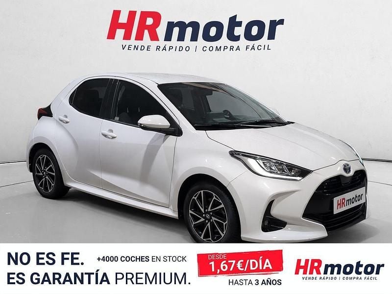 Usado Toyota Yaris Hybrid Active 116 CV (85 kW) 2023 Blanco Berlina
