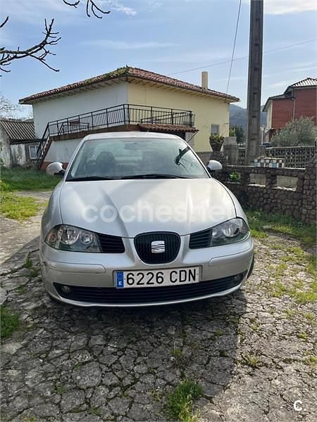 Usado Seat Cordoba Sport 130 CV (95 kW) 2003 Gris / plata Berlina